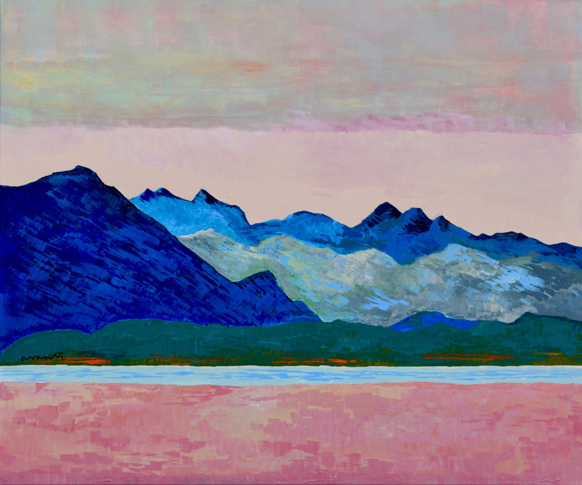 Farbige Malerei von Bergen mit rosa Himmel. Davor ist ein See in rosa Farbgebung.