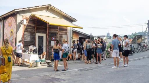  Spaziergang mit Sophia Fries (Künstlerin und Kunstvermittlerin), der die grösste Kunstinstitution Luzerns mit den kleinsten Kunsträumen verbindet.  Foto: Jessica Curschellas