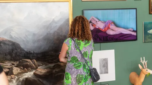 Rundfahrt mit Laura Breitschmid (Präsidentin IG Kultur Luzern, Kuratorin) mit Stopps bei Ausstellungsräumen der angrenzenden Gemeinden.  Fotos: Mario Grossenbacher