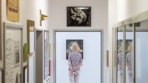 Rundfahrt mit Laura Breitschmid (Präsidentin IG Kultur Luzern, Kuratorin) mit Stopps bei Ausstellungsräumen der angrenzenden Gemeinden.  Fotos: Mario Grossenbacher